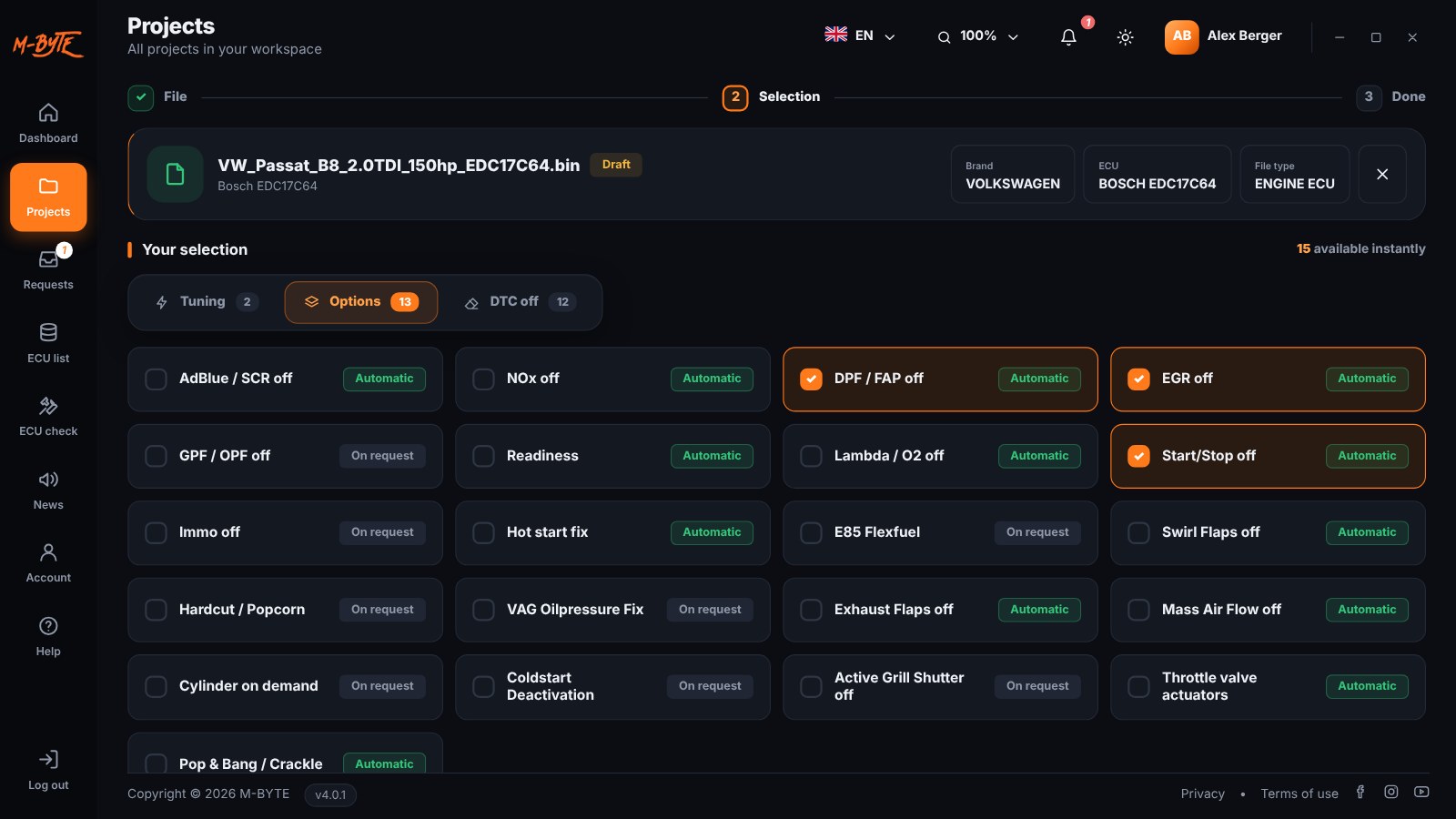 App de escritorio M-BYTE – centralita detectada, soluciones automáticas y lista de DTC
